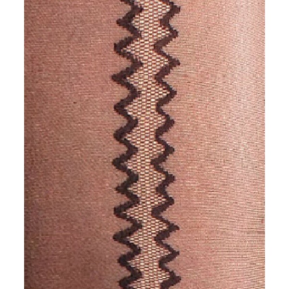 Conte Bliss 20 Den - Fantasy Women's Pantyhose with Zig-Zag Pattern on both side - Picture 5 of 6